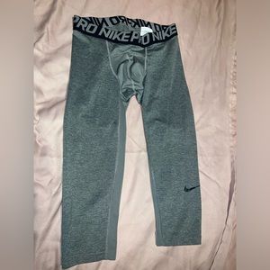NWOT NIKE PRO boys 3/4 compression tights size Medium.